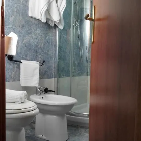 Esperia Hotel 3*