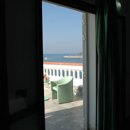 Esperia Hotel 3*