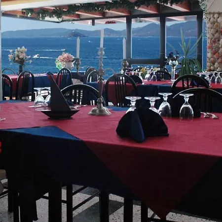 Esperia Hotel 3*