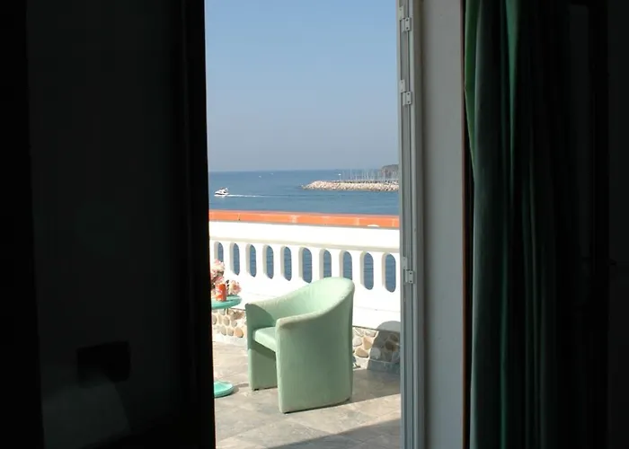 Esperia Hotel 3*